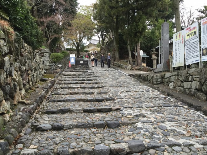 犬山城への石畳の道