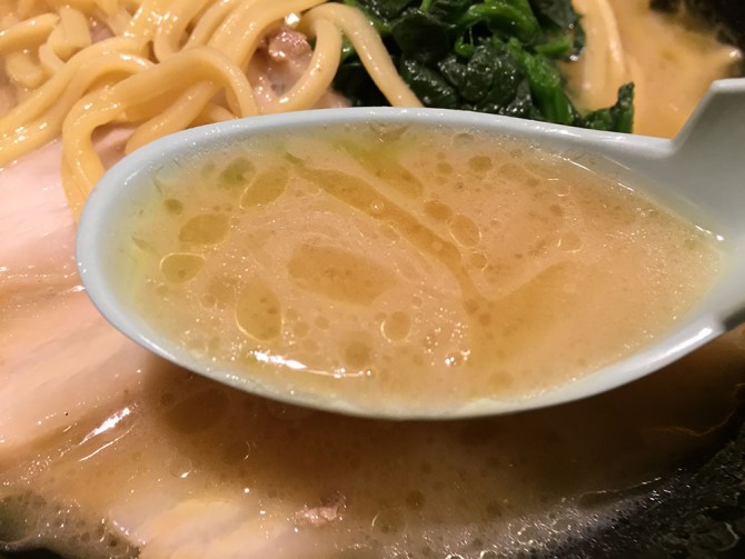 池田家／ラーメンのスープ