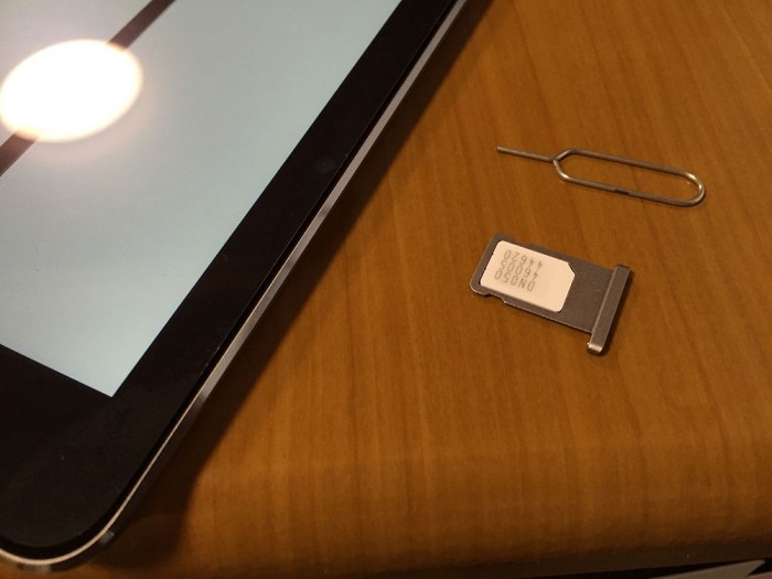 SIMカードをiPadのSIMトレイに装着完了
