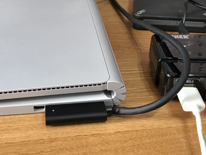 Surface Bookに繋ぐSurface Connectケーブル