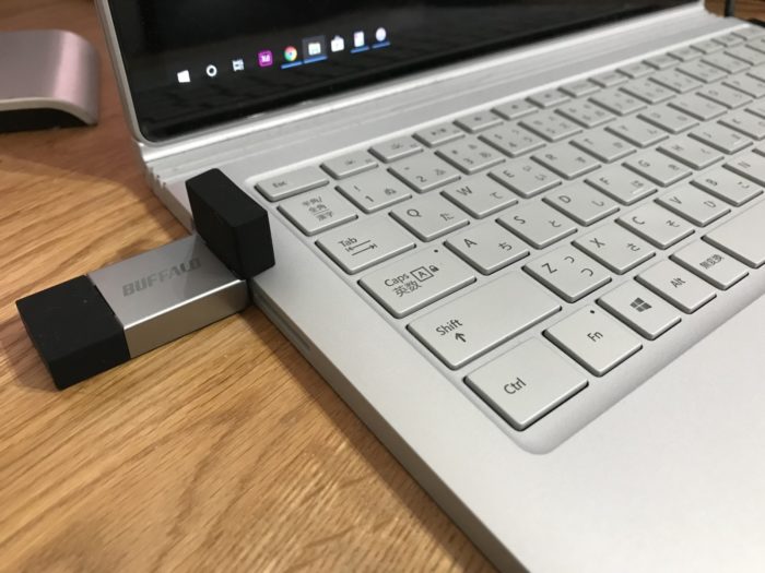 BUFFALO Lightning対応 USBメモリーをパソコンに接続
