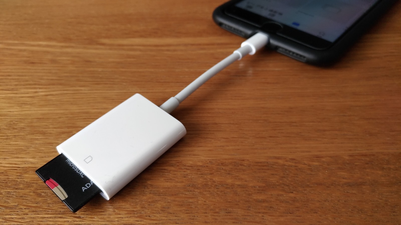 Apple Lightning-USBカメラアダプタ＋micro SDカードでパソコンの写真